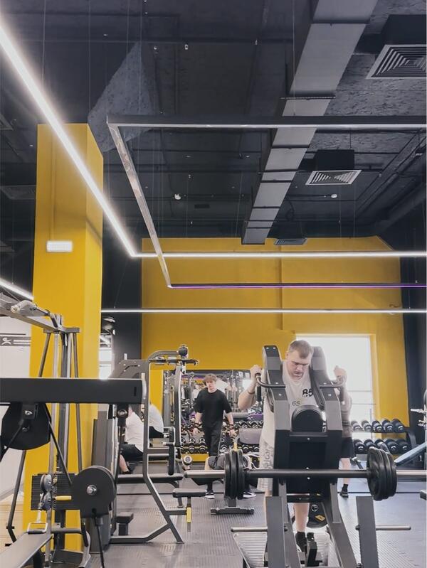 Тренажерный зал: энергия света и цвета